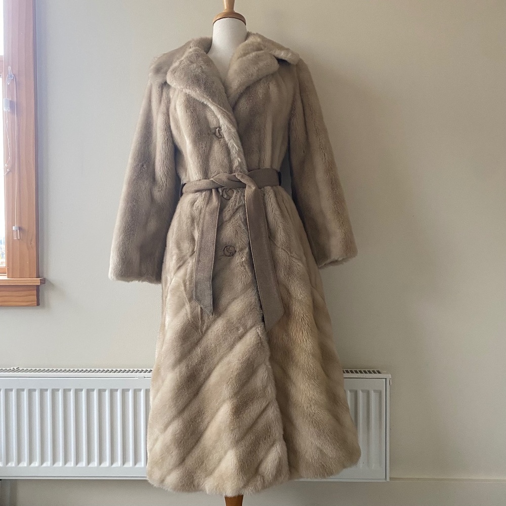 Vintage Tissavel France Furrage beige long faux fur coat Small/Medium